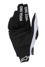 Alpinestars Guantes Radar Pro 2025, guantes de motocross, blancos y negros, vista de la palma con ante sintético negro y el texto 'ONE GOAL ONE VISION' en los dedos, paneles laterales de malla blanca y logotipo de Alpinestars en la muñeca.