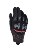 Guantes Alpinestars Pro-Dura 2026, guantes de motocross y enduro, color negro y rojo brillante, con protectores de TPR gris en nudillos y dedos con patrón hexagonal, dorso de malla transpirable, texto Alpinestars en rojo y logotipo de estrella granate en el puño