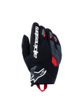 Guantes Alpinestars Durack, guantes de moto, negros con detalles en gris oscuro y rojo brillante, con dorso de tejido texturizado, protección de nudillos dividida en gris, nombre de la marca Alpinestars en blanco en el dedo índice y logotipo de estrella blanca en la muñeca de neopreno