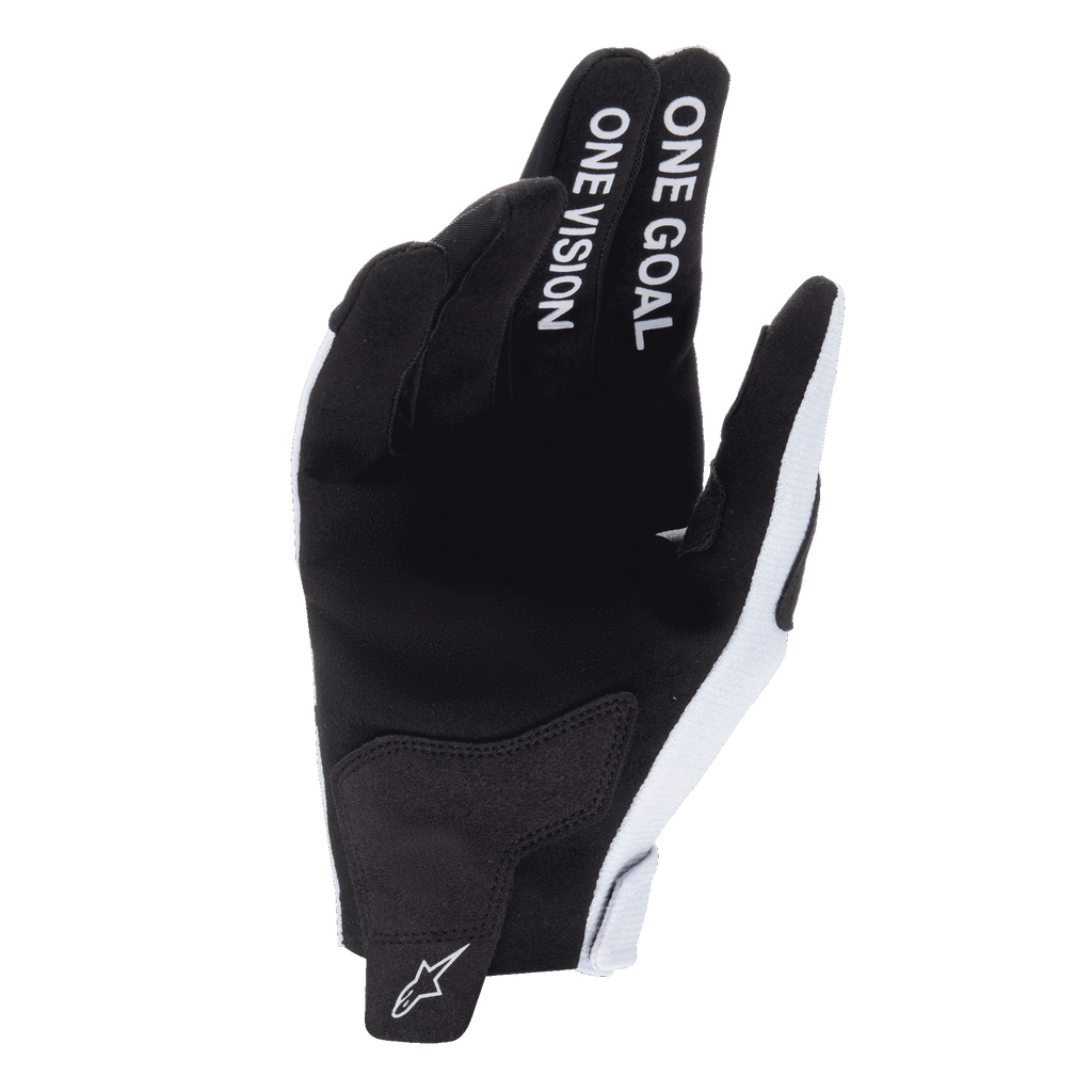 Guantes Alpinestars Radar 2025, guantes de motocross, gris haze y negro, vista de la palma que muestra el material de ante sintético, texto 'ONE GOAL ONE VISION' en los dedos índice y corazón, logo blanco en el tirador de la muñeca, diseño duradero para carreras off-road