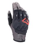 Guantes Alpinestars Techdura, guantes de moto, marrón Falcon y negro con detalles rojos, protección acolchada en los nudillos, malla transpirable y tejido elástico, inserciones protectoras en los dedos, logo de estrella en el puño