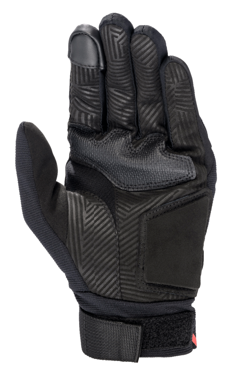 Guante Alpinestars Aragon, vista de la palma, negro, guante de moto con palma de ante sintético y estampado de calor con patrón de laberinto, zona de agarre de goma, dedo índice compatible con pantallas táctiles y correa de muñeca de cincha ajustable