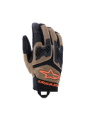 Guantes Alpinestars Manti Air, guantes de moto, caqui oscuro y negro con detalles naranja flúor, construcción de malla elástica 3D, protección de nudillos inyectada con diseño perforado, logo de estrella naranja y cierre seguro en la muñeca, diseñados para aventuras de verano y conducción en carretera
