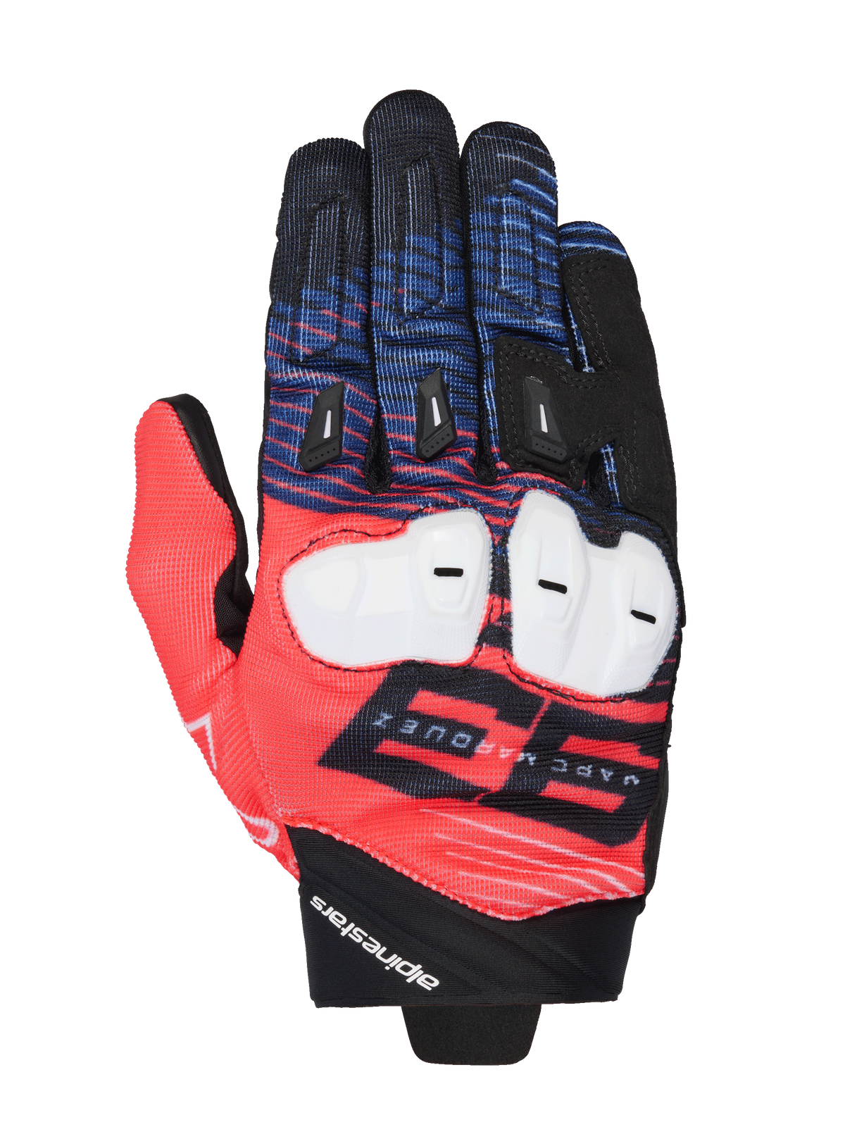 Alpinestars MM93 Spx 1, guantes de competición para moto, rojos, azules y negros, con protección blanca en los nudillos, gráfico prominente del 93 de Marc Márquez, textil texturizado con deslizadores negros en los dedos y marca Alpinestars en la muñeca