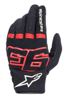Guantes Alpinestars MM93 Losail V2, negro con rojo flúor, con gráficos de Marc Márquez 93, logotipo de Alpinestars en blanco, dorso de malla transpirable, paneles de acordeón en los dedos para mayor flexibilidad, estilo urbano de carreras de moto