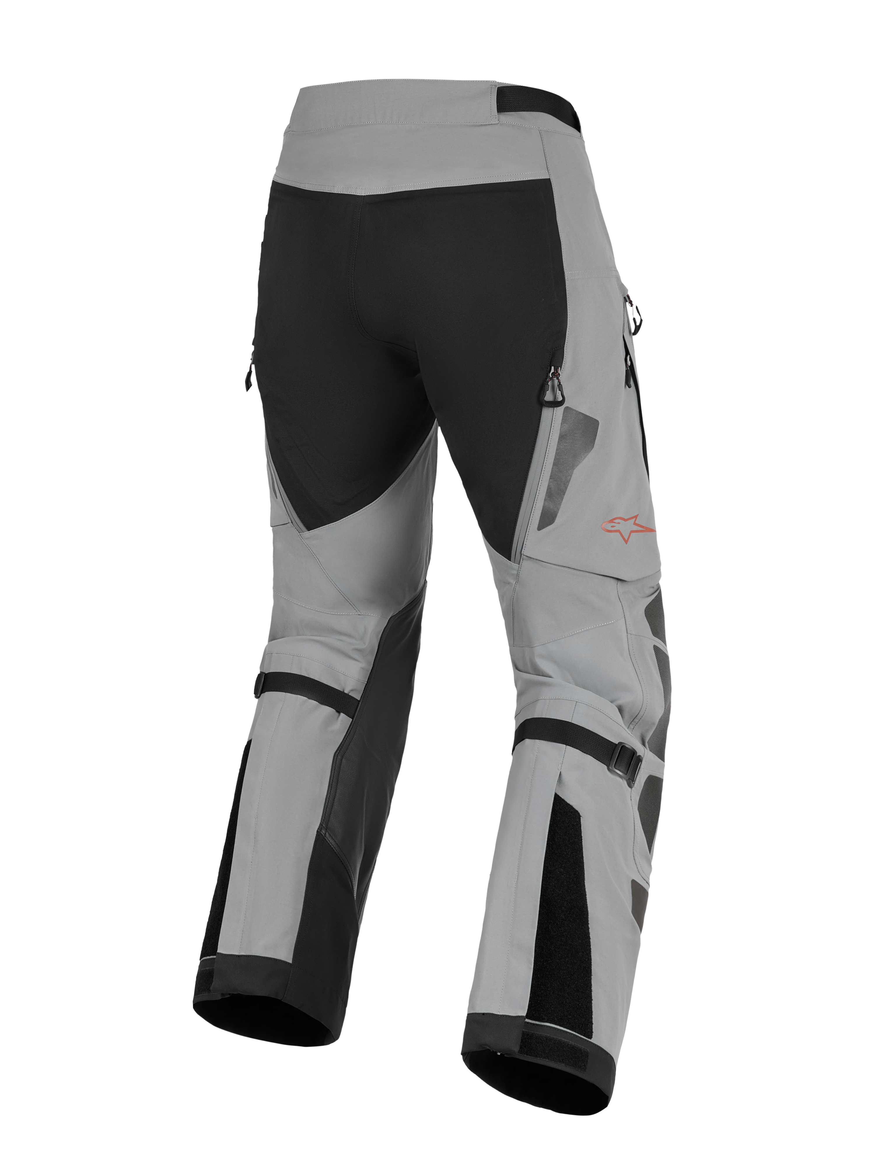 Pantalones Alpinestars Nazca 3L GORE-TEX PRO, pantalones de moto para aventura, gris oscuro y negro, vista trasera que muestra los ajustadores de volumen en la pantorrilla y salidas de ventilación con cremallera, construcción textil duradera con un logotipo rojo de Alpinestars en la pierna