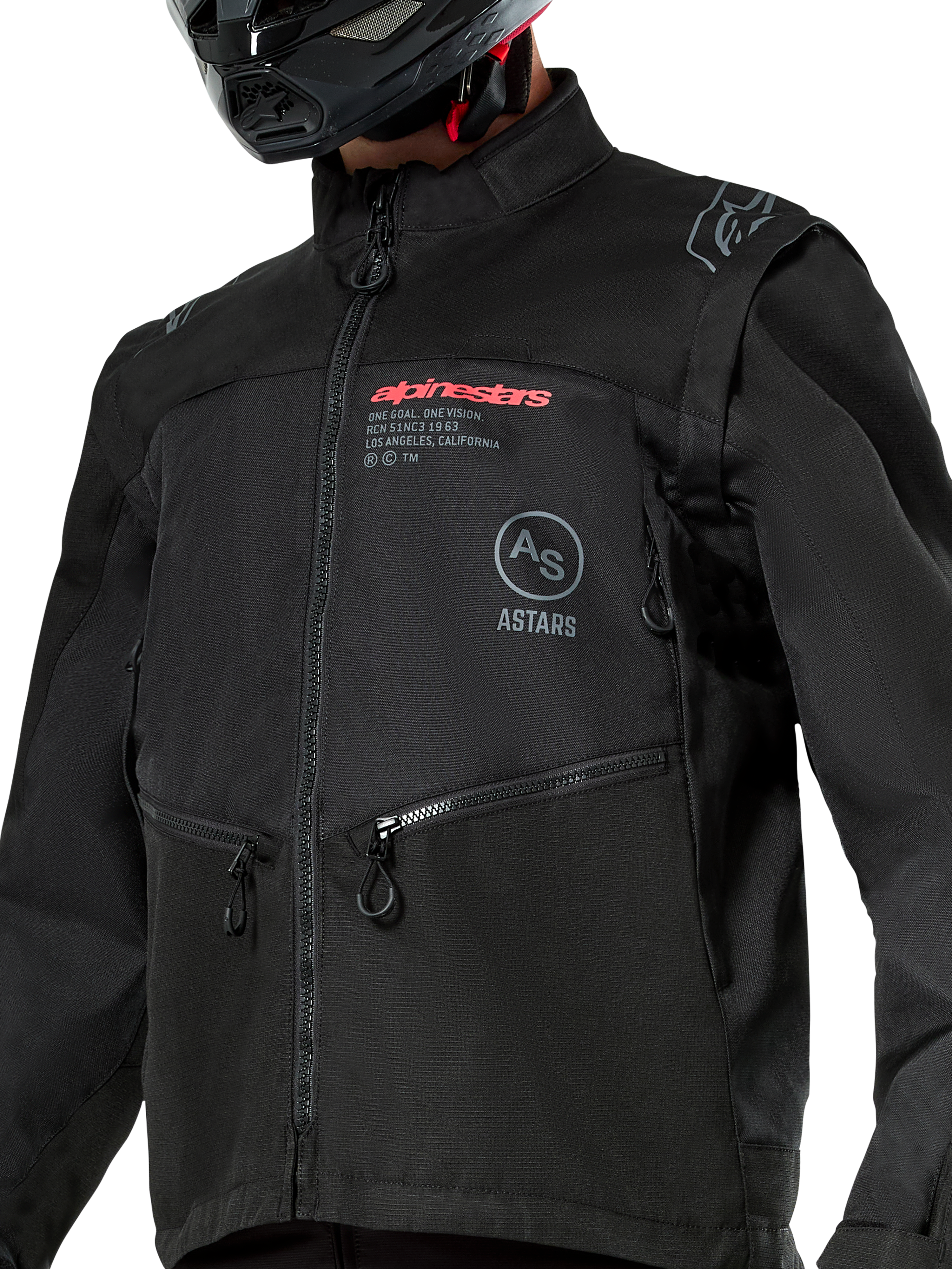Chaqueta Alpinestars Pro-Dura, chaqueta de motociclismo off-road negra con el logotipo de Alpinestars en rojo y un logo circular Astars gris en el pecho, bolsillos con cremallera y confección en tejido ripstop resistente, diseño inspirado en el rally para la conducción de enduro.
