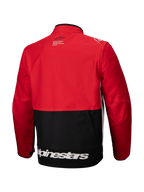 Alpinestars Pro-Dura Jacket, chaqueta de enduro off-road, negro, rojo brillante y blanco, vista trasera, con la parte superior y mangas en rojo y panel inferior negro, logotipo de Alpinestars blanco en el dobladillo inferior, construcción de tejido ripstop resistente para conducción agresiva en senderos.