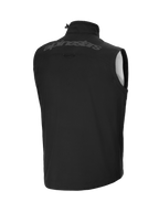 Alpinestars Techstar Softshell Vest, negro, vista trasera con un gran logotipo tonal de Alpinestars en la parte superior de la espalda, material softshell ligero y cortaviento, cuello alto con cordón ajustable, diseño ergonómico sin mangas para superponer sobre el equipo de off-road.