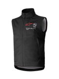 Alpinestars Techstar Softshell Vest, chaleco de motocross negro sin mangas, cuello alto con cremallera frontal, con el logotipo de la estrella roja y marca "ASTARS" y "ONE GOAL. ONE VISION." en el pecho, tejido softshell ligero y cortaviento con forro interior en gris claro, diseñado para conducción off-road