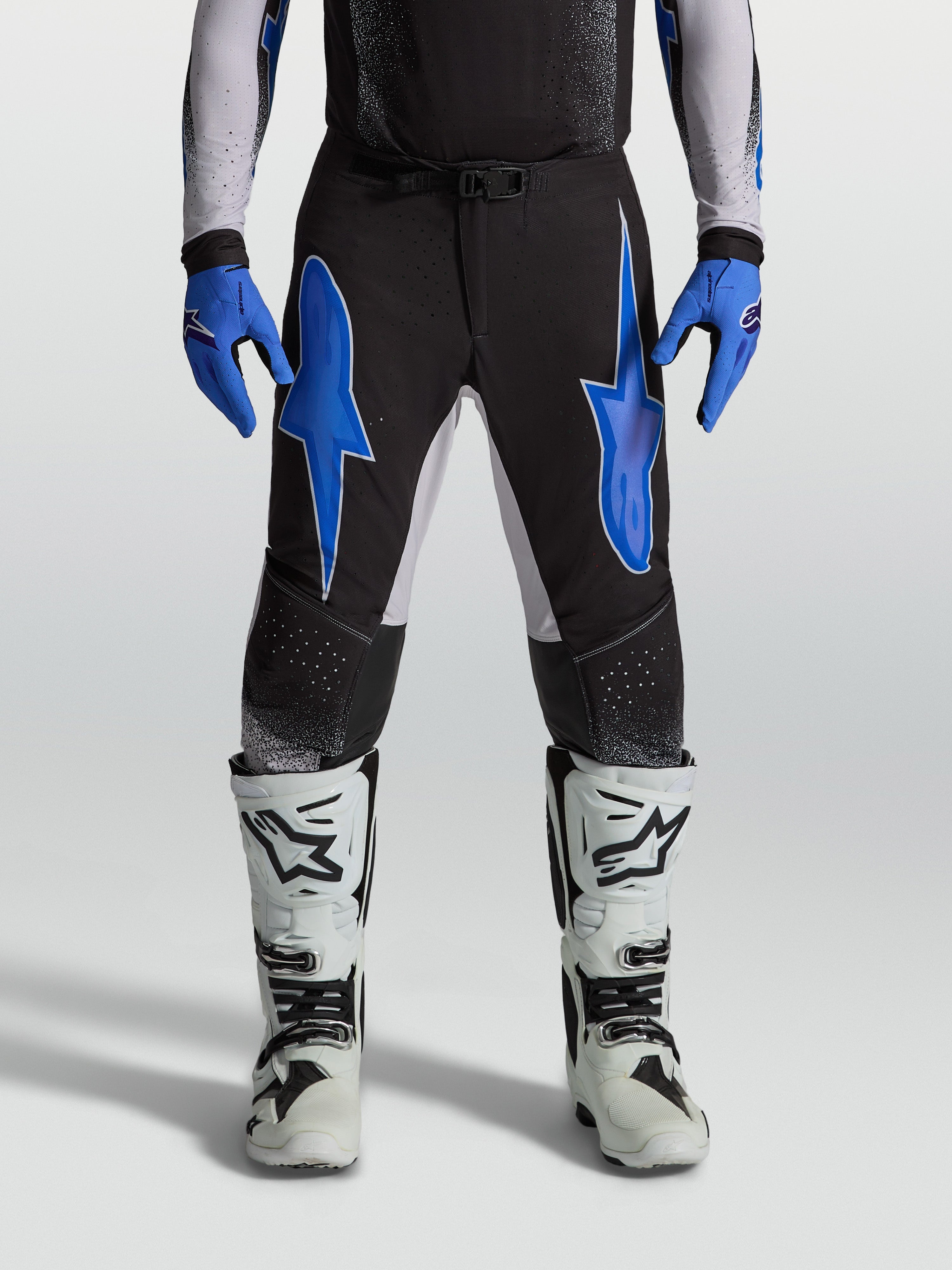 Alpinestars Supertech Hiten AFD, pantalones de motocross para hombre, negros y azules con ripstop elástico ligero.