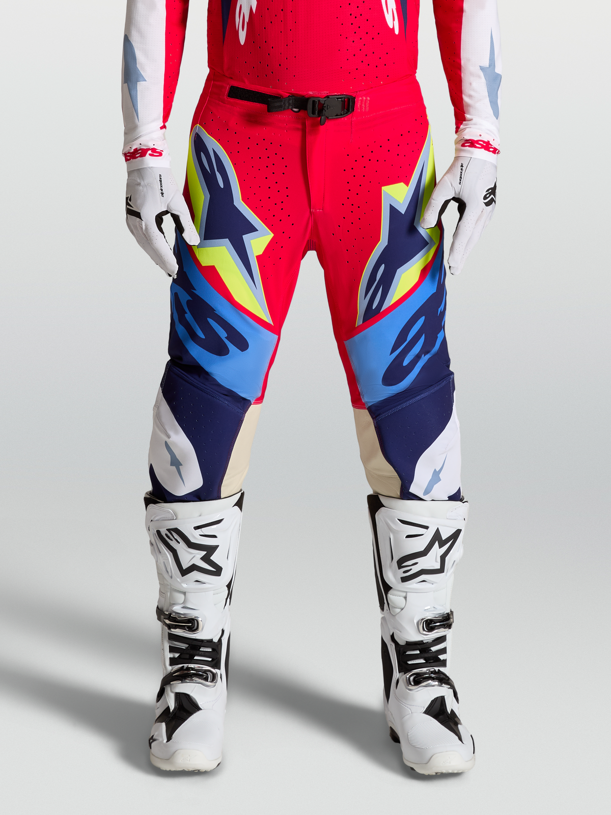 Alpinestars Pantalones Supertech Dyna, pantalones de motocross para hombre, rojos y azul marino, con paneles de piel de cabra y hebilla magnética.