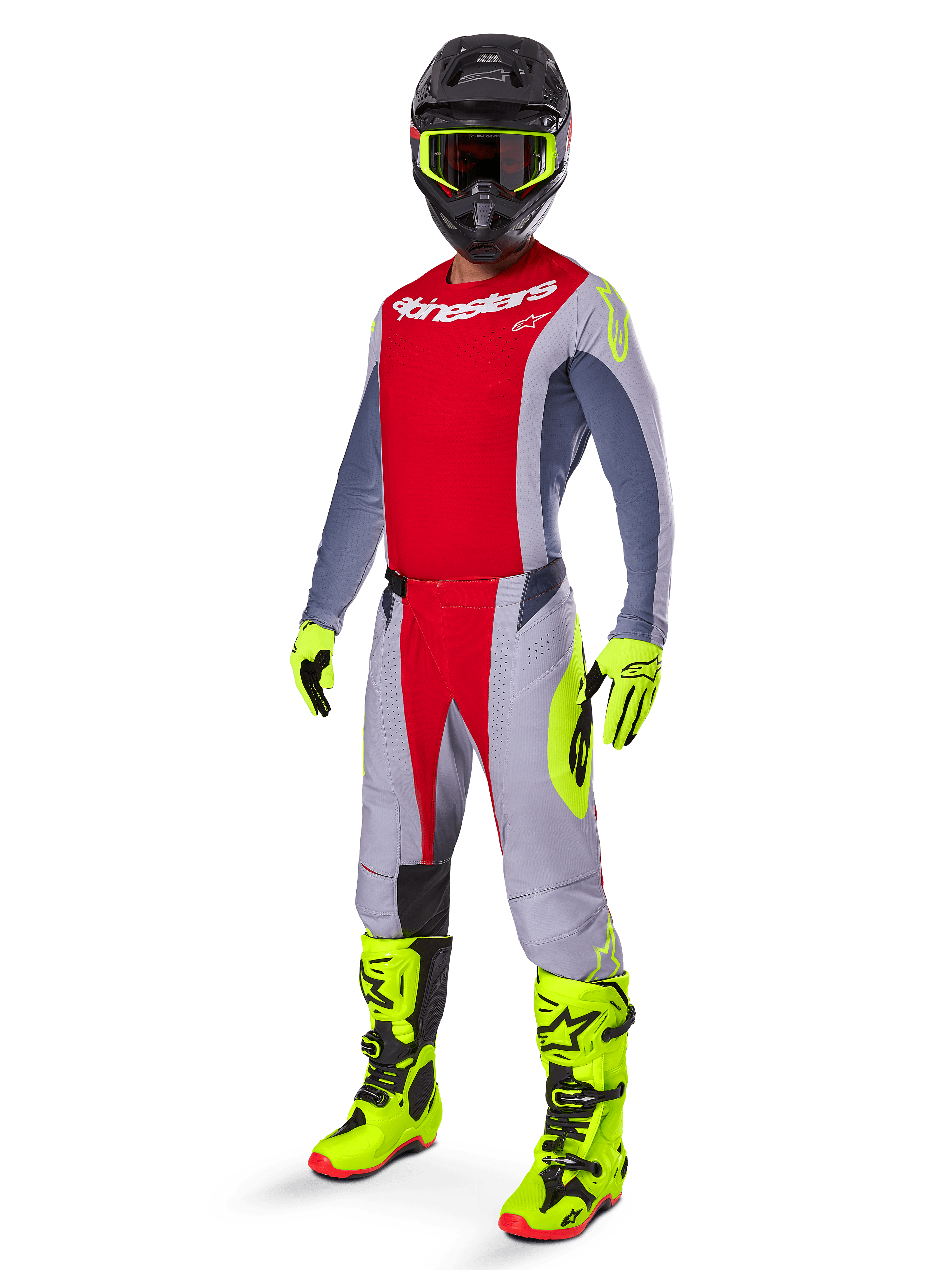 Piloto de motocross con equipamiento de carreras completo, jersey rojo y gris con marca Alpinestars, pantalones Techstar Melt 2025 en rojo brillante y gris con detalles amarillo neón, botas y guantes amarillo brillante, casco negro con gafas amarillo neón, conjunto coordinado para rendimiento todoterreno.