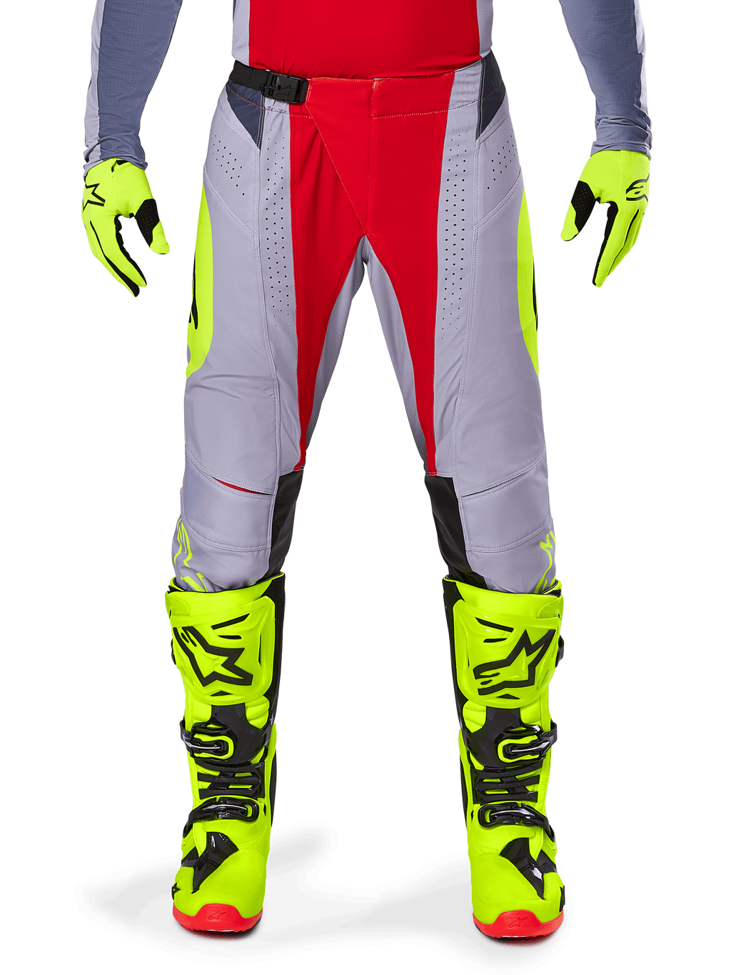 Alpinestars Techstar Melt Pants 2025, pantalones de motocross en rojo brillante y gris, con chasis gris, paneles centrales rojos y detalles laterales en amarillo neón, perforaciones láser para ventilación, combinados con guantes y botas amarillo neón, equipamiento de alto rendimiento para carreras off-road