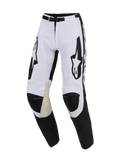 Alpinestars 2026 Racer Riway Pants, pantalones de motocross, blancos y negros, con paneles internos de las rodillas en cuero de cabra color canela, grandes logos de Alpinestars negros en los muslos, cierre magnético y diseño deportivo precurvado para conducción todoterreno