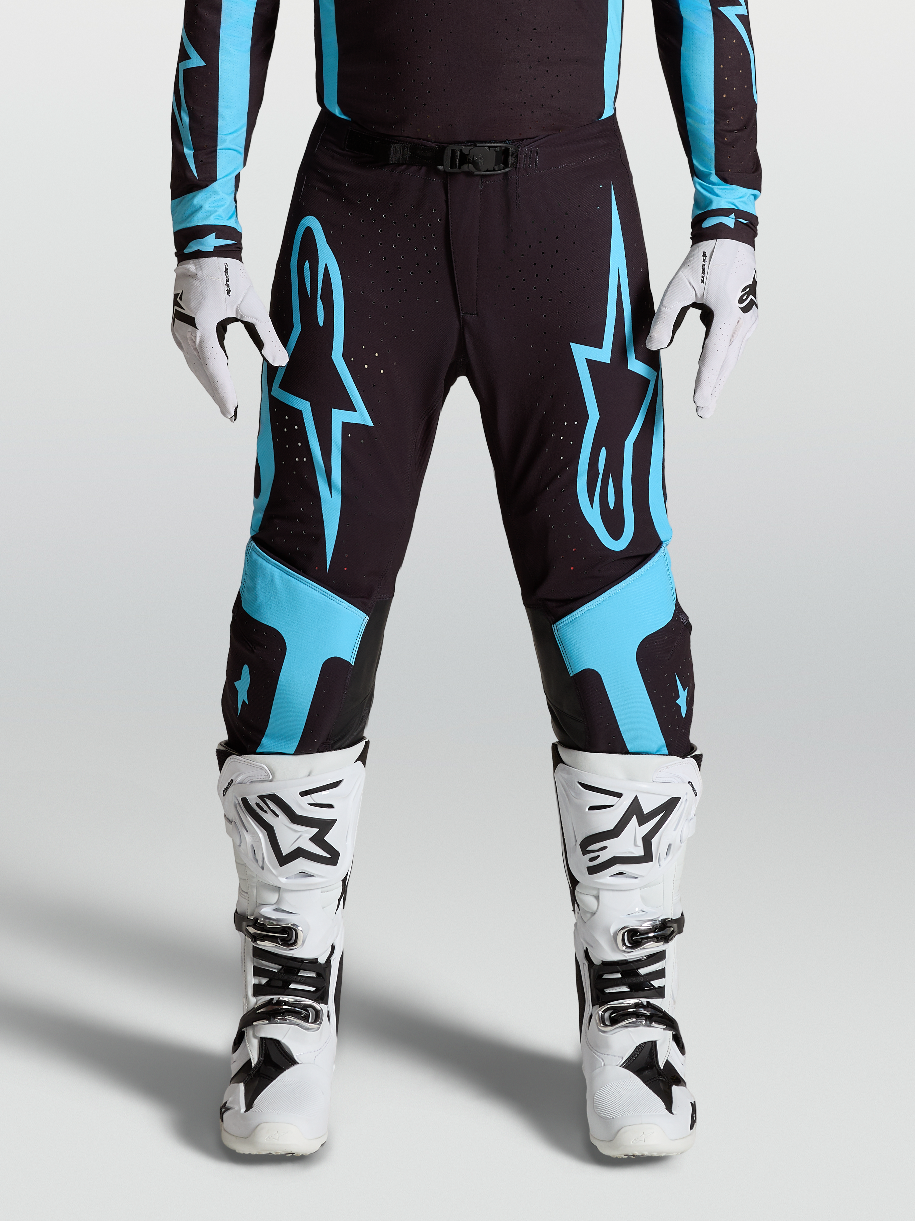 Alpinestars Supertech Vesta, pantalones de motocross para competición, negros y turquesas, con gráficos de estrella y paneles de cuero protectores