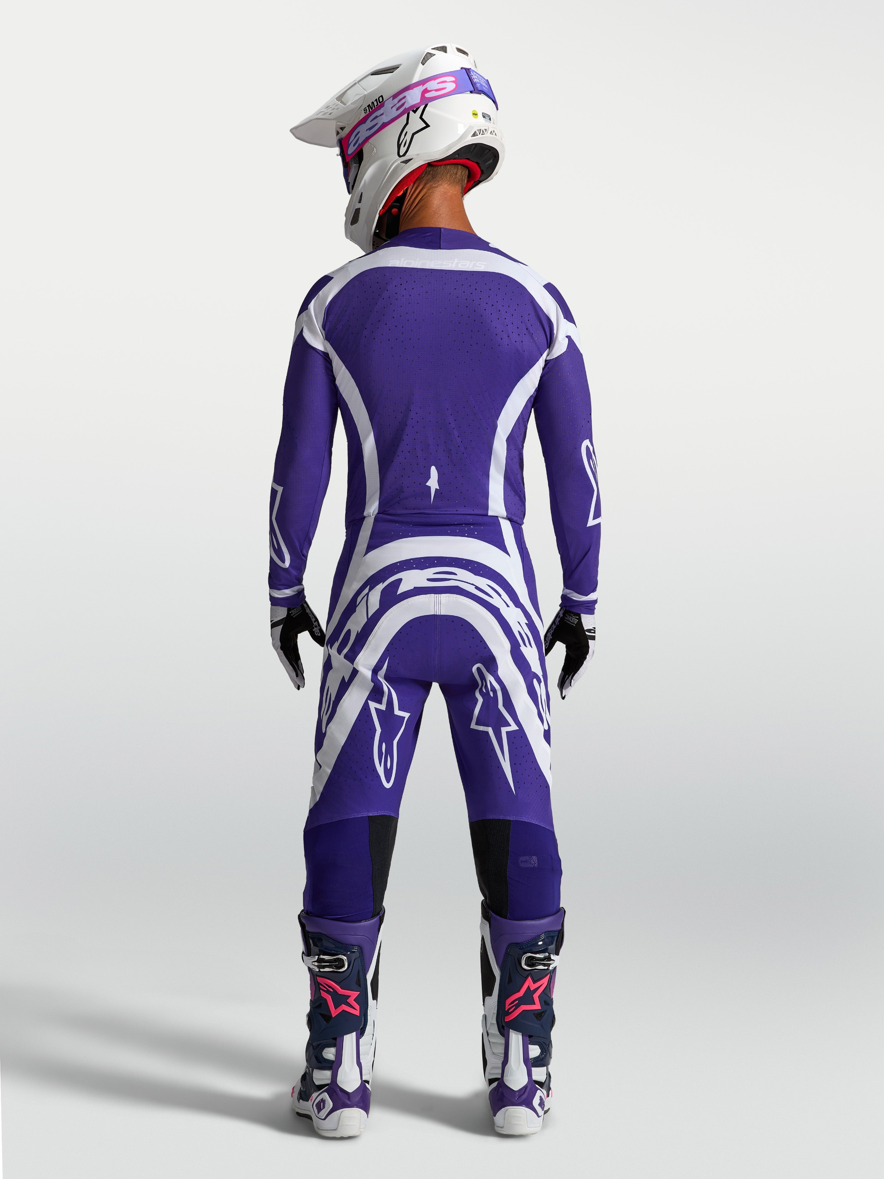 Alpinestars Supertech Vesta, pantalones y jersey de motocross para hombre, azul y blanco, vista trasera, equipo de carreras