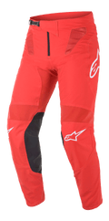 Alpinestars Supertech Blaze Pants, pantalones de motocross, en rojo brillante y negro, con paneles de ventilación de malla, refuerzos internos de cuero negro en la rodilla, logotipos A-star en blanco y hebilla de trinquete ajustable en la cintura para conducción off-road de alto rendimiento