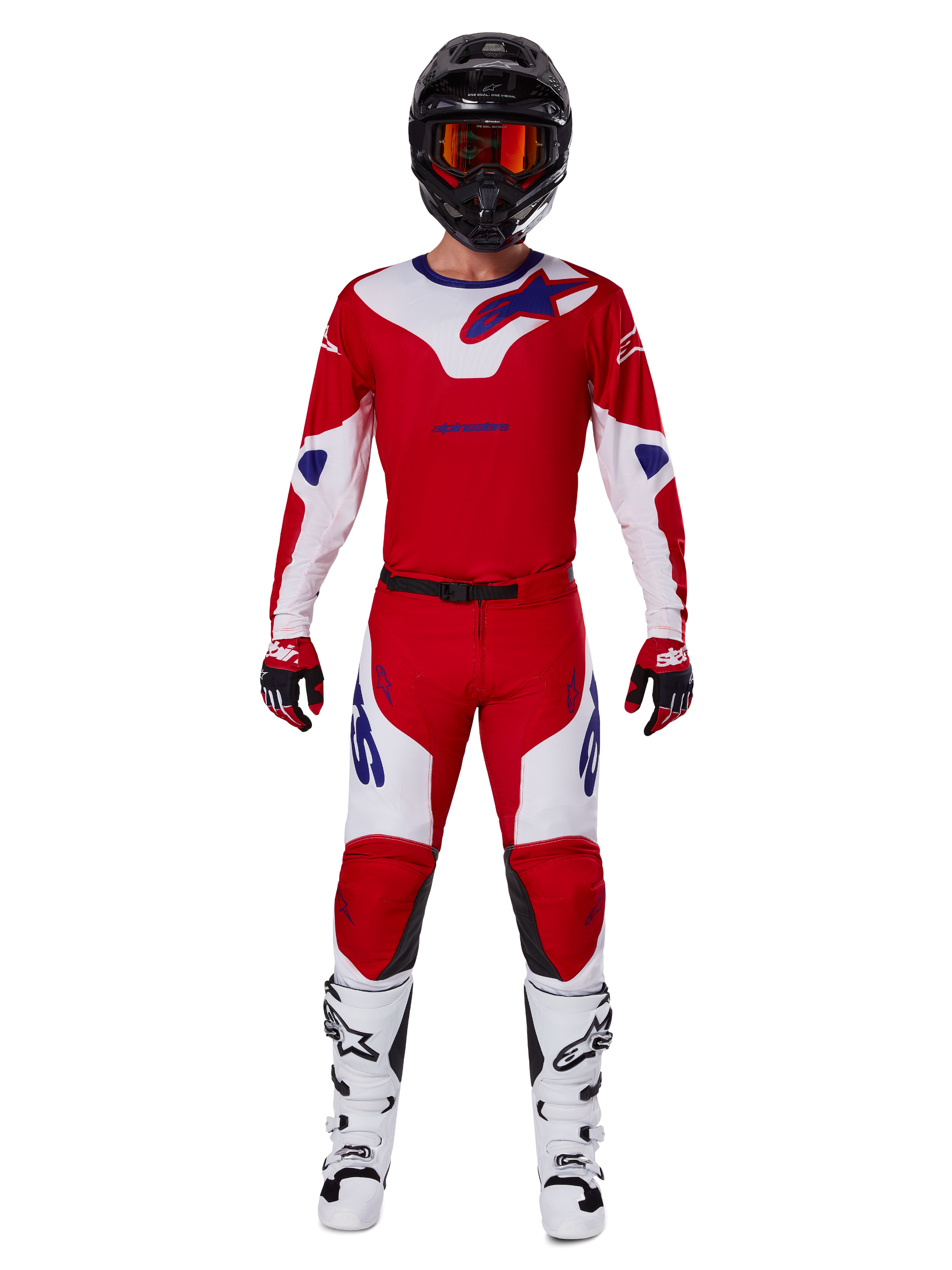 Alpinestars 2025 Racer Veil Pants y conjunto completo de equipamiento de motocross, rojo brillante y blanco con detalles en azul, incluye jersey a juego, casco negro con gafas naranjas, botas blancas y negras, y guantes rojos, look coordinado de alto rendimiento para carreras off-road