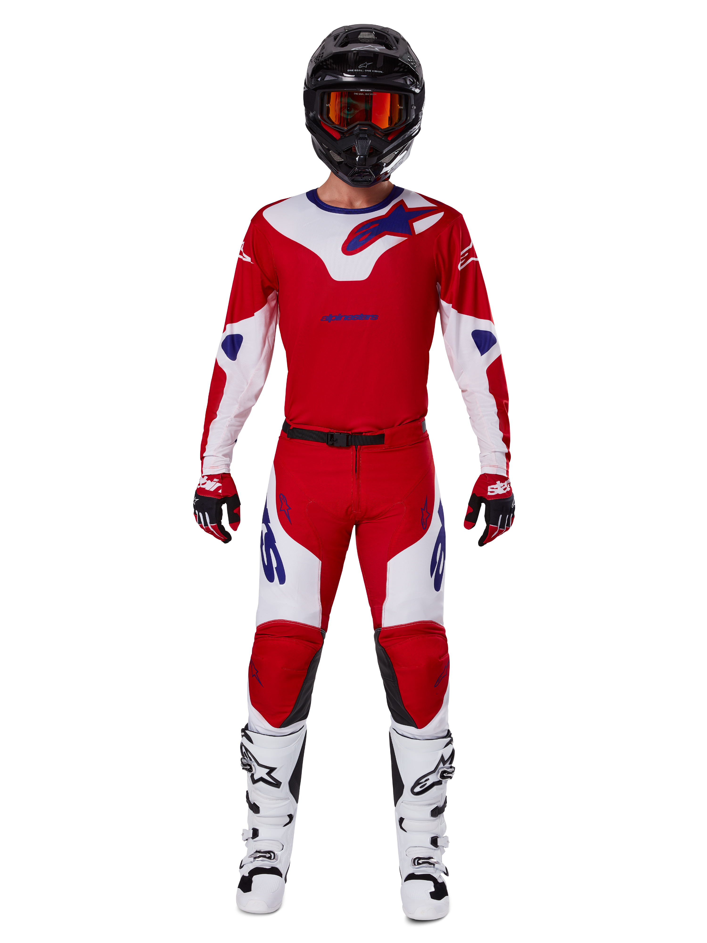 Alpinestars 2025 Racer Veil Pants y conjunto completo de equipamiento de motocross, rojo brillante y blanco con detalles en azul, incluye jersey a juego, casco negro con gafas naranjas, botas blancas y negras, y guantes rojos, look coordinado de alto rendimiento para carreras off-road