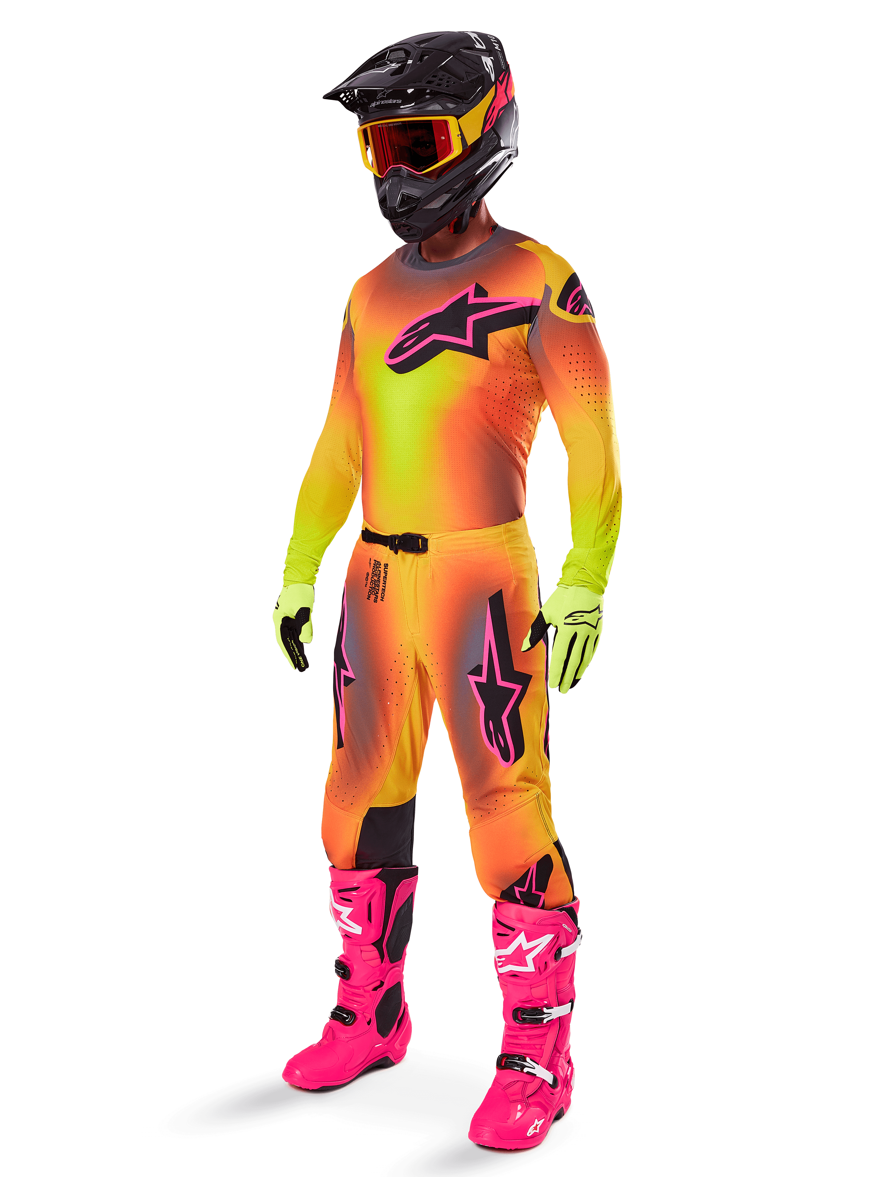 Alpinestars Supertech Lipan Pants 2025, pantalones de motocross, amarillos y rosas, usados como parte de un conjunto completo de equipamiento con jersey degradado a juego, botas rosa brillante, guantes amarillos y casco negro, con logotipos negros llamativos y ajuste atlético para carreras todoterreno