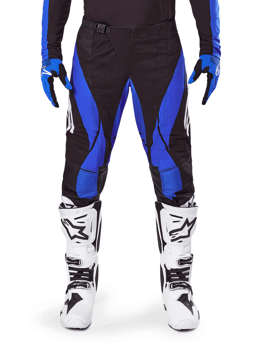 Alpinestars 2025 Techstar Dreem Pants, pantalones de motocross, negros y azules, usados con jersey, guantes a juego y botas blancas, con paneles laterales azules y ajuste atlético de competición, material resistente para carreras off-road