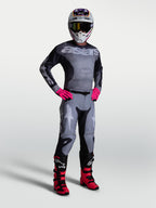 Pantalones Racer Amber de Alpinestars y equipo de motocross para hombre en gris y rosa, ropa técnica duradera para carreras off-road.