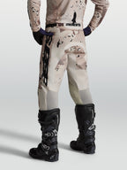 Alpinestars Racer Lone, pantalones de motocross para hombre, camuflaje desierto, en politejido elástico, vista trasera.