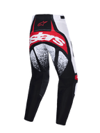 Alpinestars 2026 Techstar Nomur Pants, pantalones de motocross en negro, blanco y rojo, vista trasera con logotipo llamativo en rojo y blanco en el asiento, patrones moteados en blanco y negro en los muslos y construcción técnica de múltiples paneles.