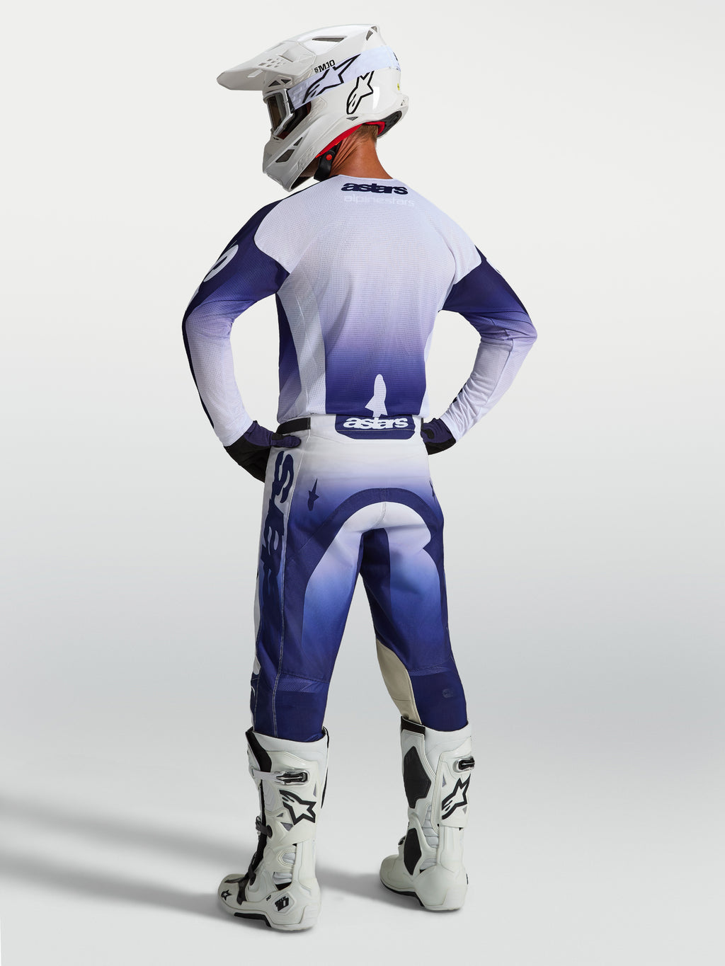 Pantalones Alpinestars Racer Air Amber, para motocross de hombre, azules y blancos, tejido perforado, vista trasera.