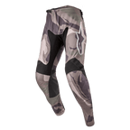 Alpinestars 2024 Racer Tactical Pants, pantalones de motocross, patrón de camuflaje verde militar y marrón, con paneles elásticos negros en el interior de los muslos y rodillas, logo Alpinestars blanco en el muslo, diseño ergonómico precurvado para carreras fuera de carretera