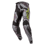 Alpinestars 2024 Racer Tactical Pants, pantalones de motocross, Cast Gray Camo Magnet, patrón de camuflaje gris y negro con logotipo de Alpinestars en amarillo neón, paneles negros en el interior de los muslos y las rodillas, ajuste deportivo precurvado para carreras todoterreno