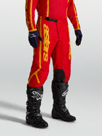 Alpinestars Pantalones Fluid Apex V2, pantalones de motocross para hombre, rojos y dorados, con polifabric 600D reforzado.