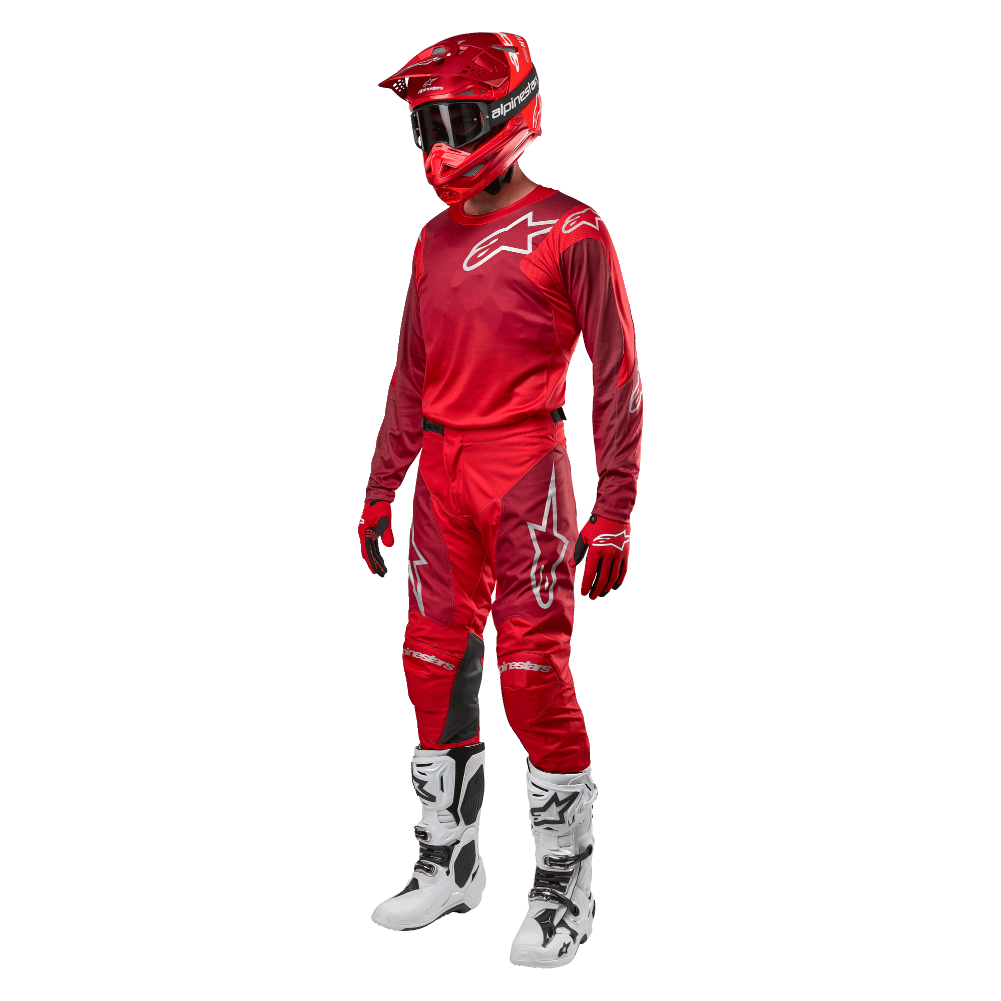 Piloto de motocross con equipamiento completo de competición, pantalones y jersey Alpinestars 2024 Racer Hoen en Mars Red Burgundy, casco rojo, guantes rojos y botas blancas y negras, conjunto coordinado para carreras fuera de carretera