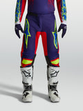 Pantalones Fluid Drag de Alpinestars, pantalones de motocross para hombre, azul marino y rojo fuego con detalles en amarillo neón, ajuste deportivo duradero para conducción off-road.