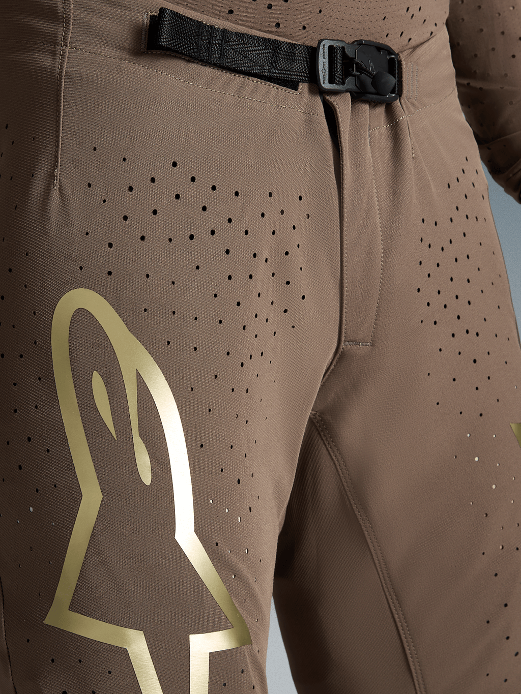 Pantalones Supertech Air Gold Edición Limitada, marrones con logo dorado y hebilla magnética SX1 para motocross Alpinestars
