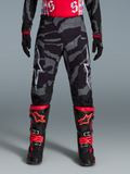 Pantalones Techstar Beast Coast Edición Limitada, camuflaje gris con logos blancos, equipo de motocross de alto rendimiento.
