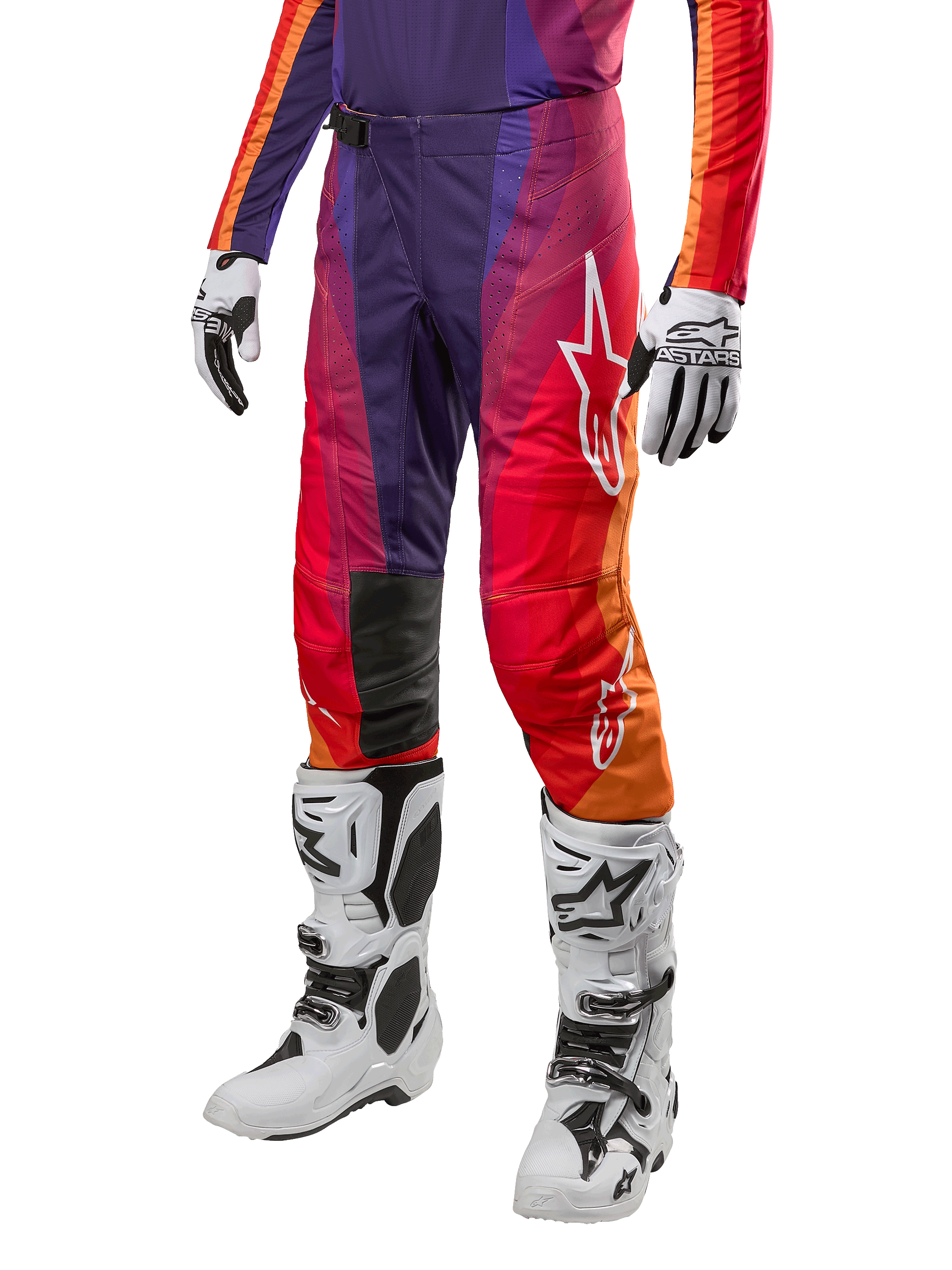 Alpinestars 2024 Techstar Pneuma Pants, pantalones de motocross para hombre con diseño en degradado de púrpura, naranja y azul, logo blanco de Alpinestars, material técnico para alto rendimiento, combinados con botas de motocross blancas y guantes blancos
