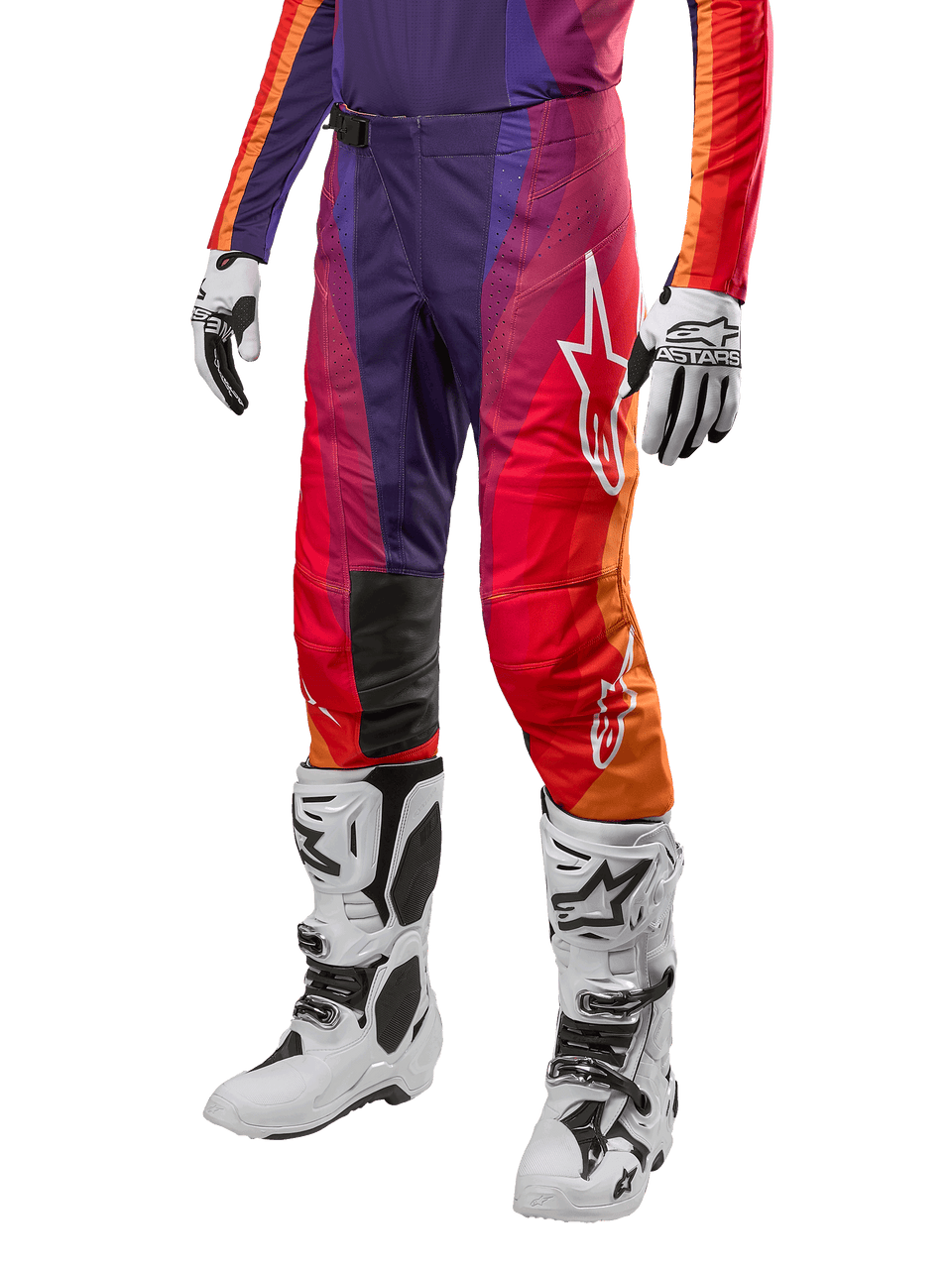 Alpinestars 2024 Techstar Pneuma Pants, pantalones de motocross para hombre con diseño en degradado de púrpura, naranja y azul, logo blanco de Alpinestars, material técnico para alto rendimiento, combinados con botas de motocross blancas y guantes blancos