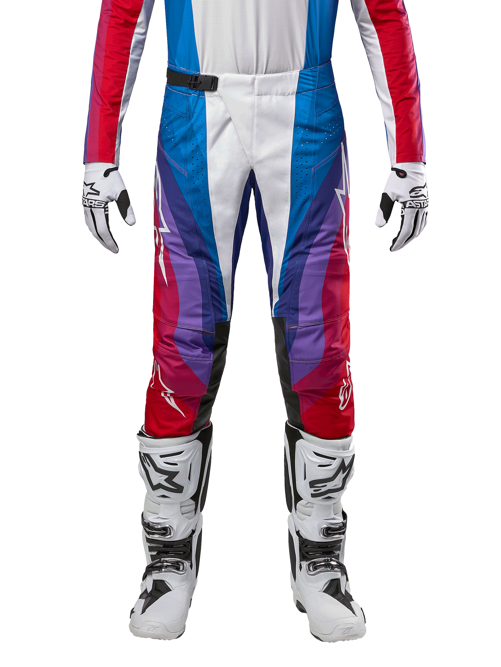 Pantalones Alpinestars Techstar Pneuma 2024, pantalones de motocross, en azul, rojo y blanco, con un diseño angular multicolor y detalles en púrpura, combinados con botas de motocross blancas y negras y guantes a juego, corte atlético de competición para rendimiento off-road