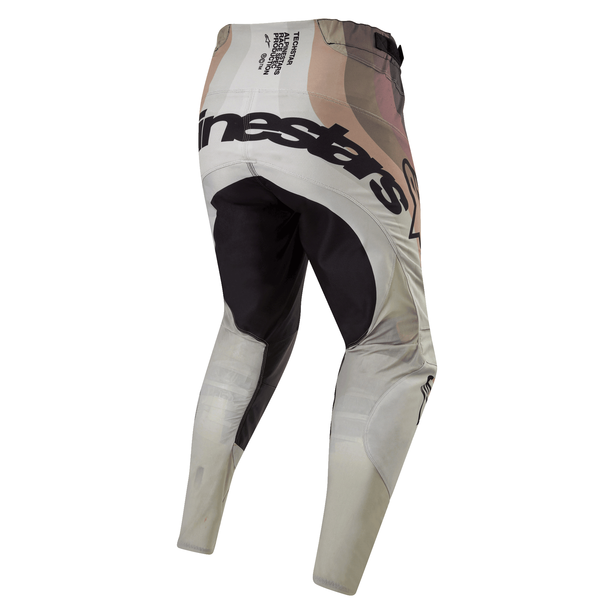 Pantalones Alpinestars Techstar Pneuma 2024, pantalones de motocross, color arena oscura y gris, vista trasera con panel de asiento reforzado negro y logotipo de Alpinestars destacado en la parte posterior, texto de especificaciones técnicas en la cintura, diseño de estilo camuflaje terroso, construcción textil duradera para carreras off-road