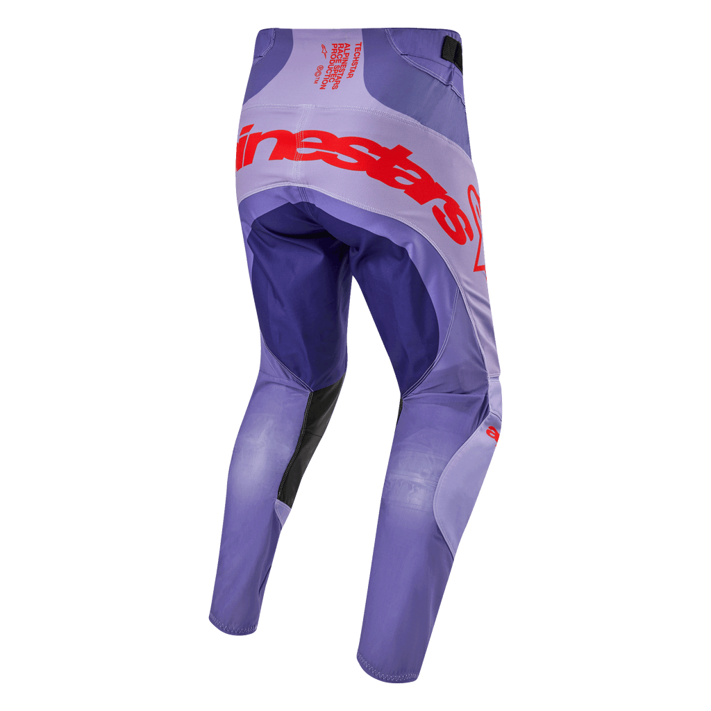 Alpinestars 2024 Techstar Ocuri Pants, pantalones de motocross para hombre, color púrpura con detalles en naranja intenso, vista trasera con logo de la marca, diseño técnico con materiales elásticos y duraderos para alto rendimiento.