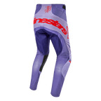 Alpinestars 2024 Techstar Ocuri Pants, pantalones de motocross para hombre, color púrpura con detalles en naranja intenso, vista trasera con logo de la marca, diseño técnico con materiales elásticos y duraderos para alto rendimiento.