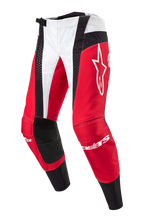 Alpinestars 2024 Techstar Ocuri Pants, pantalones de motocross, rojo Mars, blanco y negro, con paneles rojos y blancos y detalles perforados negros, gran logotipo Astar blanco en el muslo, marca Alpinestars en las espinillas, diseño duradero para carreras off-road