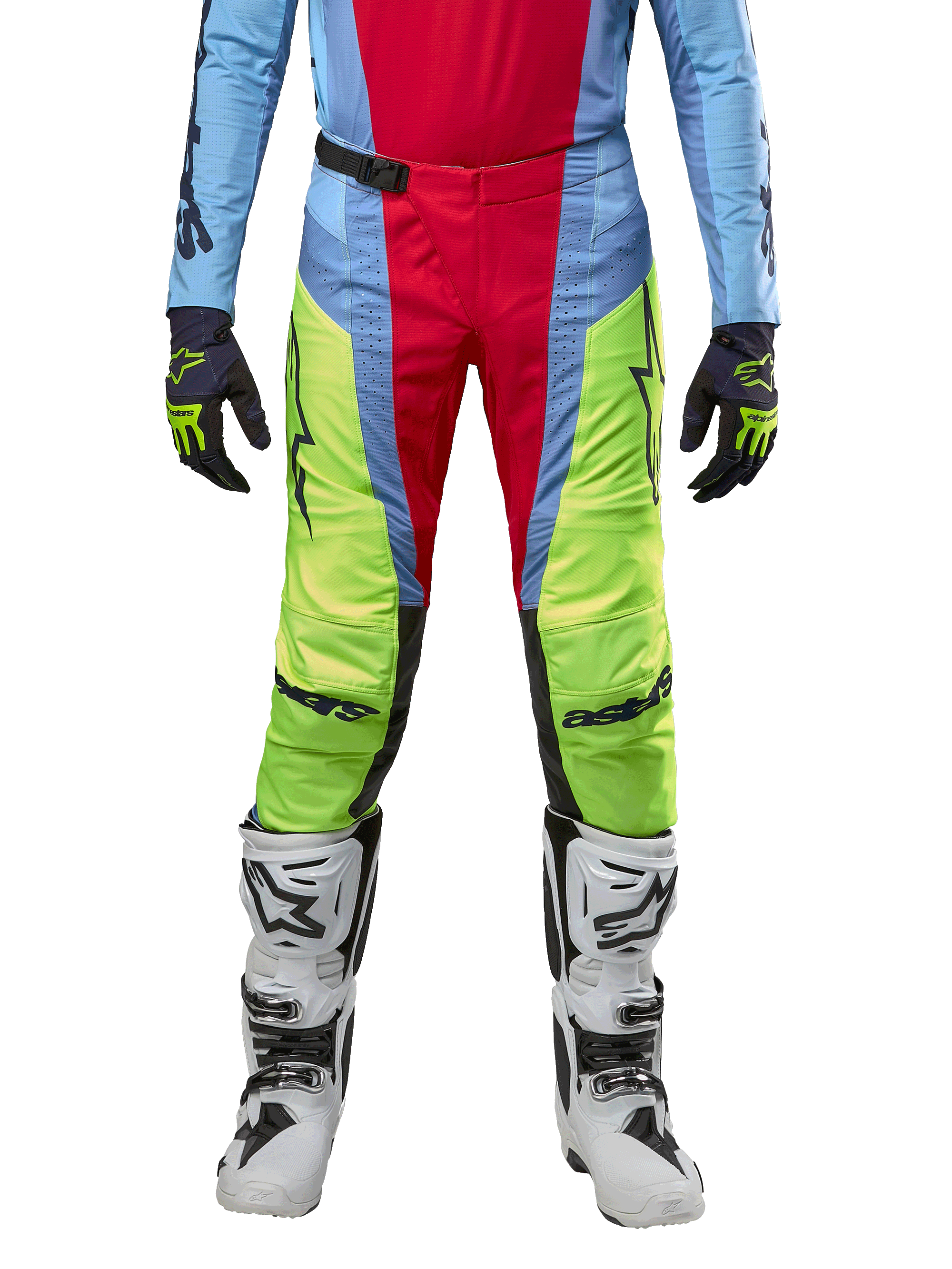 Alpinestars Techstar Ocuri 2024, pantalones de motocross, azul claro, amarillo flúor y rojo baya, usados con jersey a juego y botas de motocross blancas, con paneles vibrantes de bloques de color y logotipos negros, diseño duradero de ajuste de competición