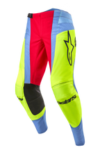 Alpinestars Techstar Ocuri Pants 2024, pantalones de motocross, azul claro, amarillo flúor y rojo baya, con paneles interiores negros en las rodillas, logotipo Alpinestars destacado y paneles multicolores vibrantes para carreras off-road