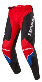 Alpinestars Honda Racer Iconic Pants, pantalones de motocross, rojo brillante, negro y blanco con acentos azules, con un gran logotipo de HONDA blanco en el muslo, marca Alpinestars en las rodillas, construcción de pierna ergonómica precurvada y cierre de cintura ajustable con trinquete.