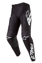 Alpinestars 2024 Racer Hana Pants, pantalones de motocross negros con gráficos y logotipos blancos, diseño ergonómico precurvado con paneles elásticos, material duradero para alto rendimiento en conducción fuera de carretera.