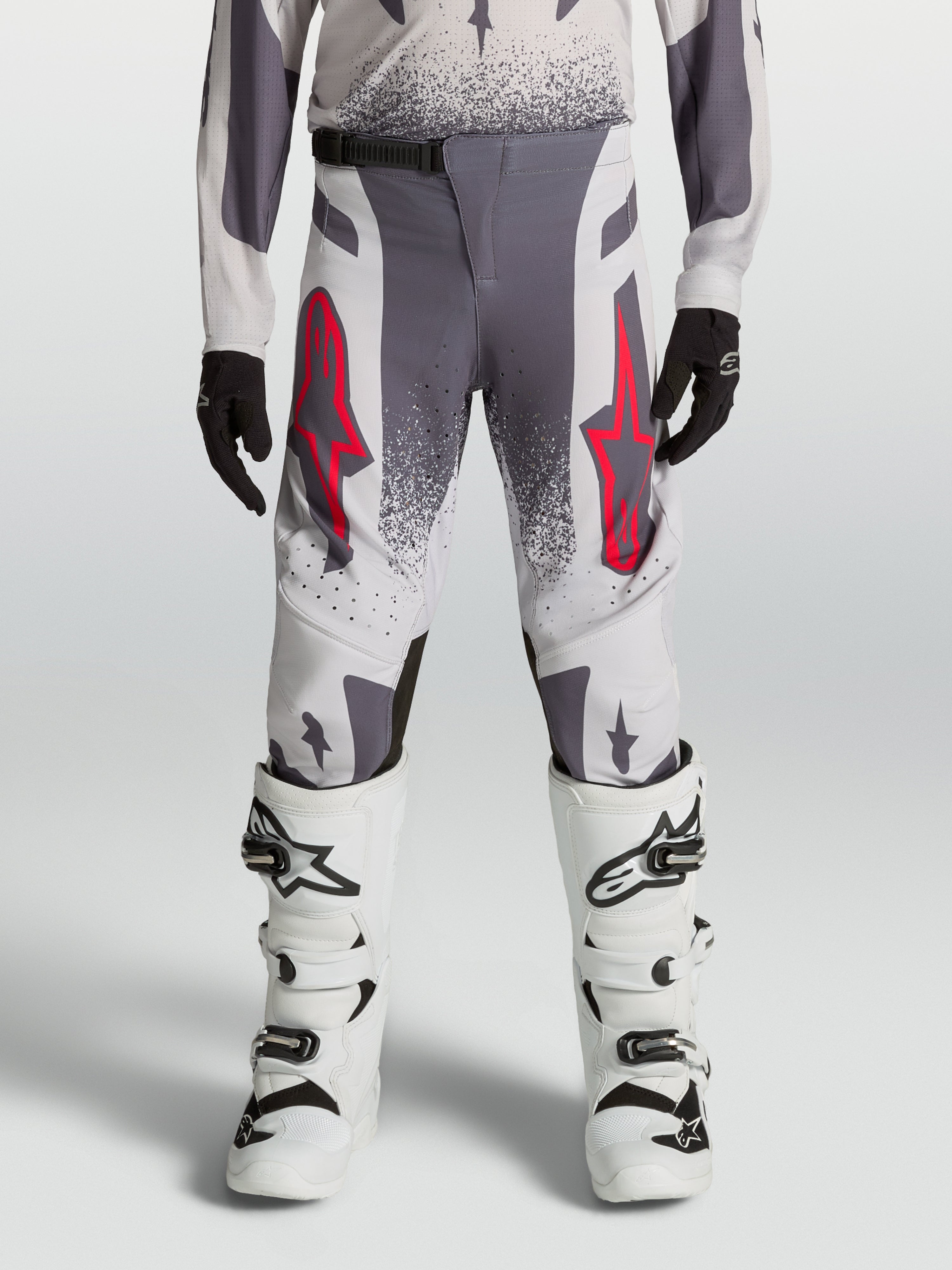 Alpinestars Supertech Swan, pantalones de motocross juveniles, gris y lila con detalles rojos, ajuste atlético premium