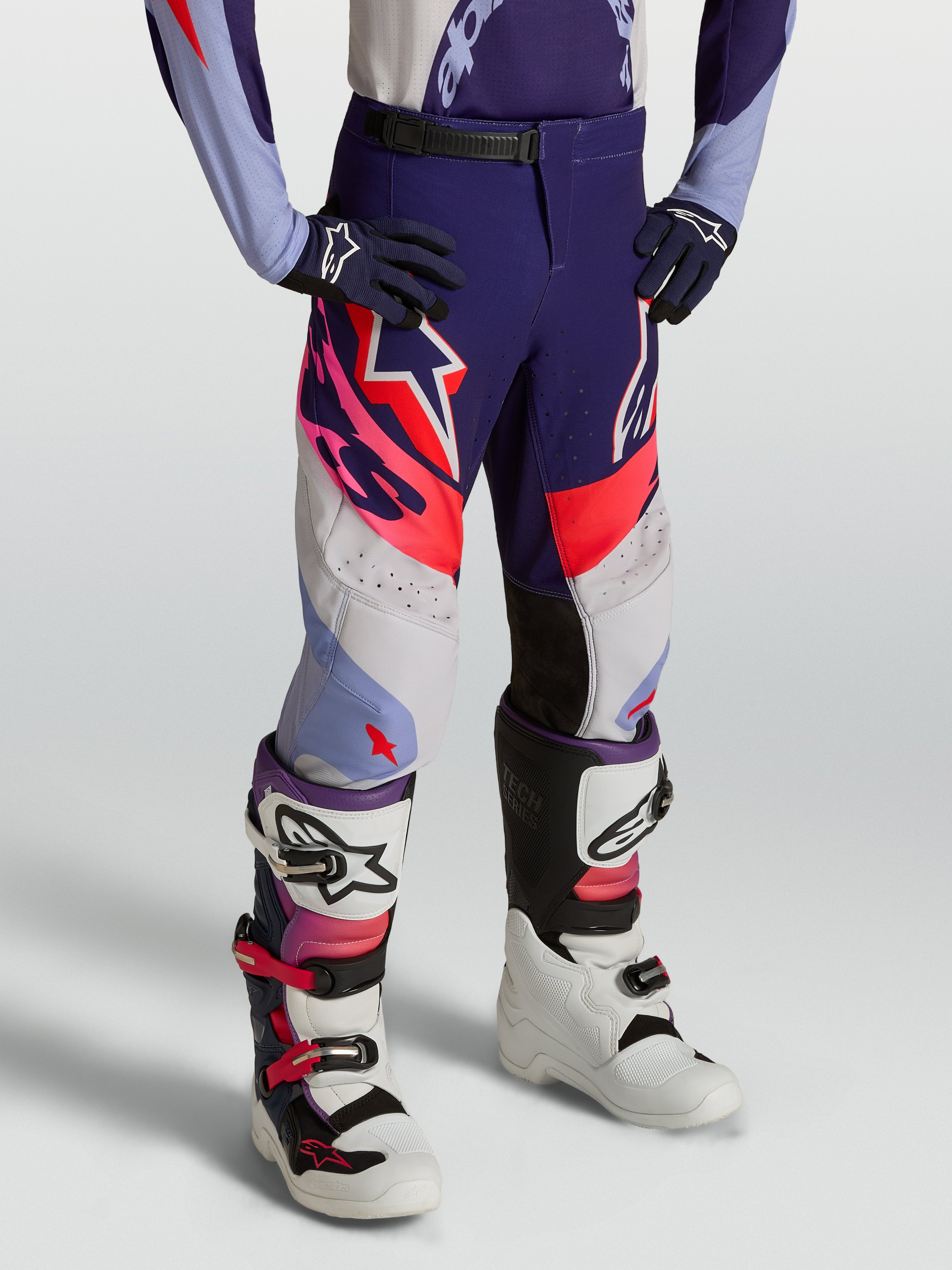 Pantalones Alpinestars Supertech Dyna juvenil, para motocross en morado y rosa fluo con tejido rip-stop elástico